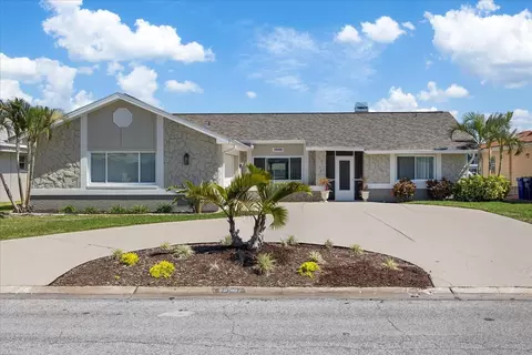 5000 Galleon Ct, New Port Richey, FL 34652