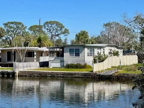 6825 Edgewater Dr, New Port Richey, FL 34652