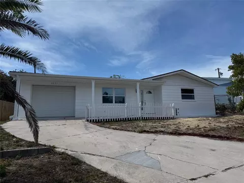 3701 Oakhurst Dr, Holiday, FL 34691