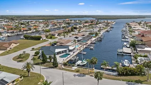 5133 Cabrilla Ct, New Port Richey, FL 34652