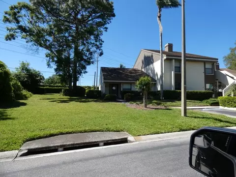2825 Countrybrook Dr #11, Palm Harbor, FL 34684