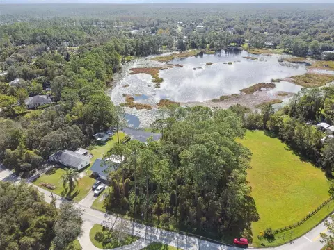 2417 E Lake Dr, Deland, FL 32724