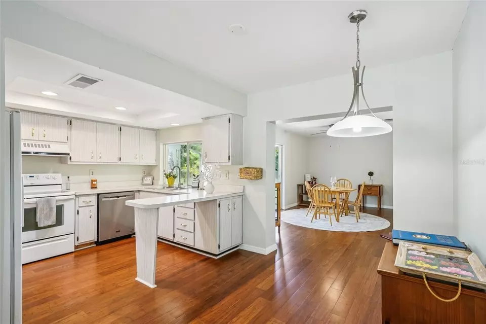 Kitchen - 12906 Sandburst Ln, Hudson, FL 34667 photo 5 of 7