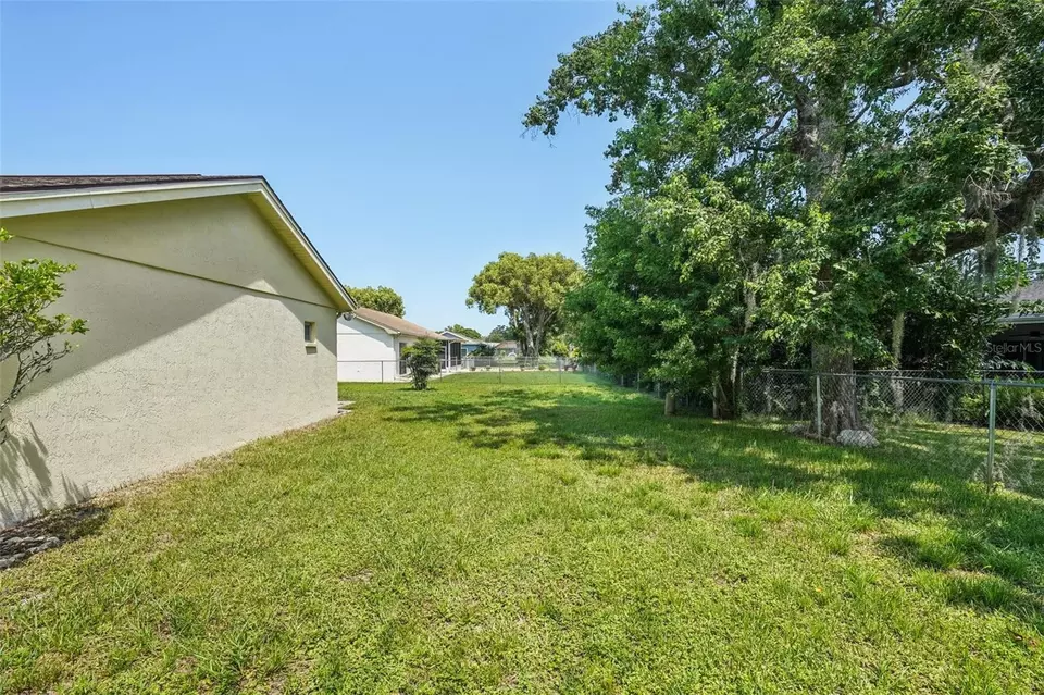 Exterior - 12906 Sandburst Ln, Hudson, FL 34667 photo 7 of 10