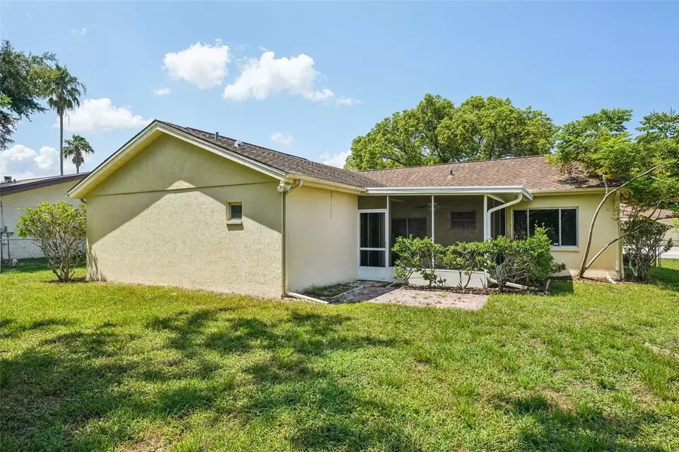 Exterior - 12906 Sandburst Ln, Hudson, FL 34667 photo 4 of 10