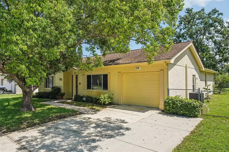 Exterior - 12906 Sandburst Ln, Hudson, FL 34667 photo 2 of 10