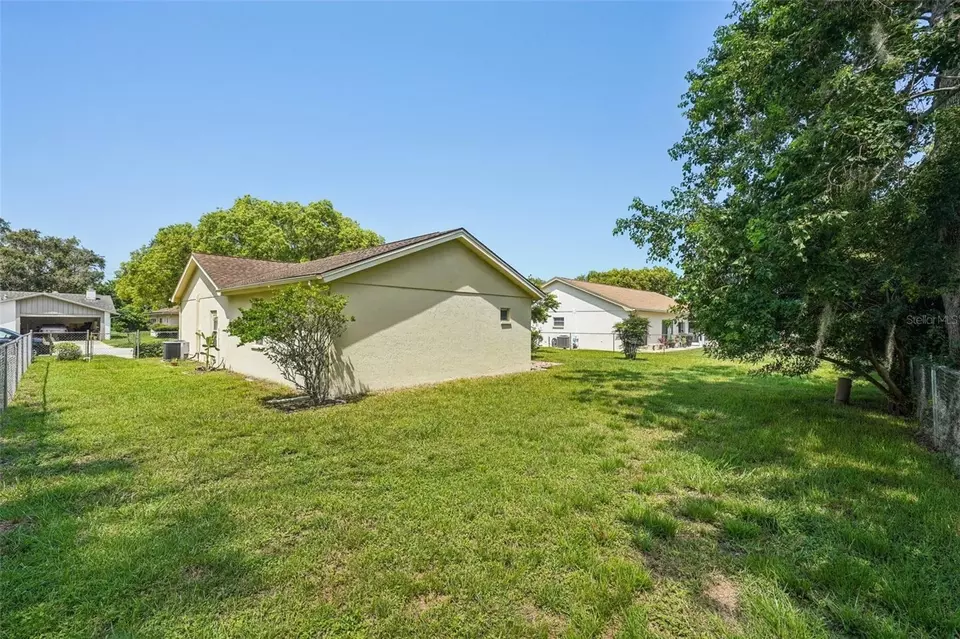 Exterior - 12906 Sandburst Ln, Hudson, FL 34667 photo 6 of 10