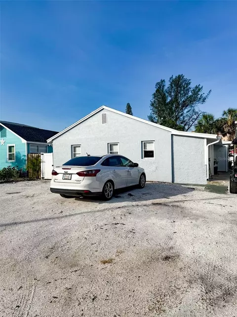 13228 3rd St E, Madeira Beach, FL 33708 photo 1