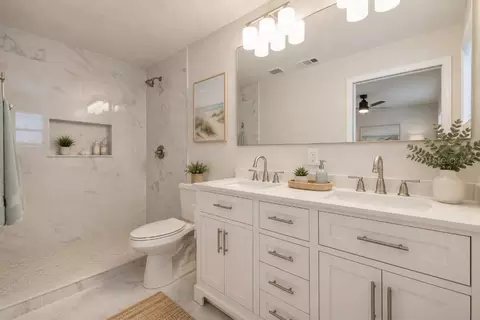 Bath - 4482 Kingston Dr, Hernando Beach, FL 34607 photo 1 of 6