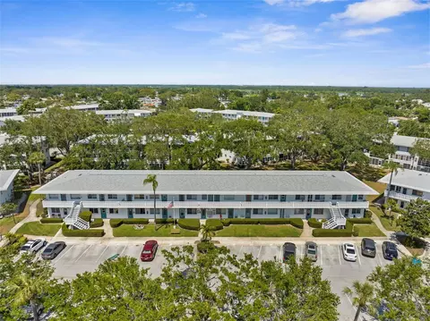 8405 112th St #103, Seminole, FL 33772