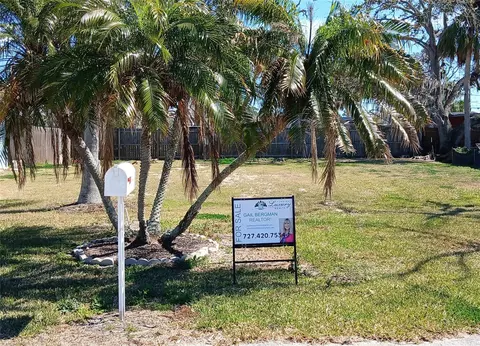 6828 Edgewater Dr, New Port Richey, FL 34652