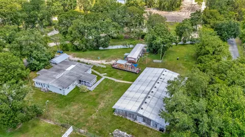 8001 N Meadowview Cir, Tampa, FL 33625