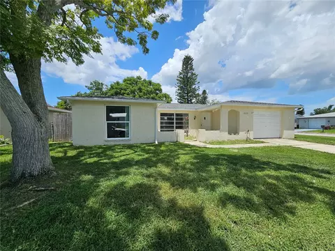 10135 Glen Moor Ln, Port Richey, FL 34668