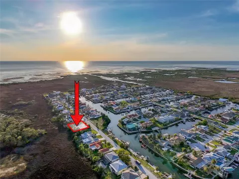 7114 Southwind Dr, Hudson, FL 34667