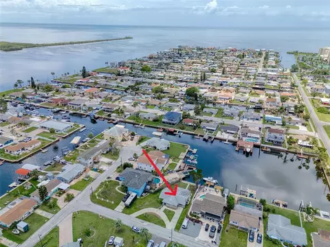 13637 Lagoon Dr, Hudson, FL 34667