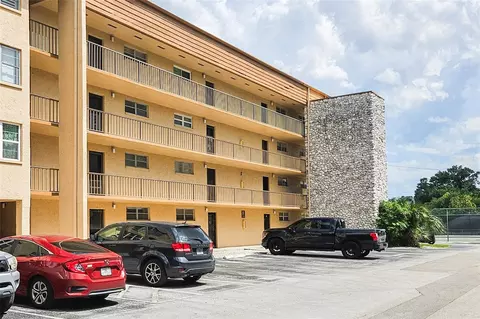 5820 N Church Ave #463, Tampa, FL 33614