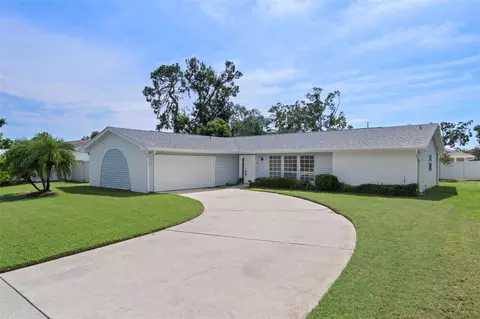 8906 124th St N, Seminole, FL 33772