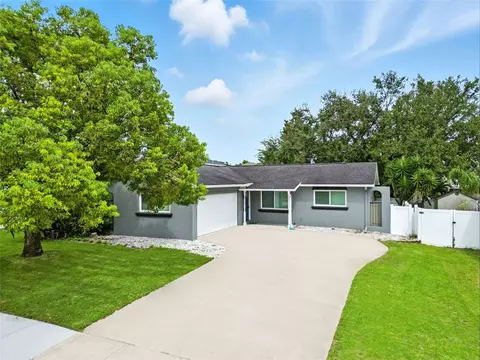 1715 Cromwell Dr, Tarpon Springs, FL 34689