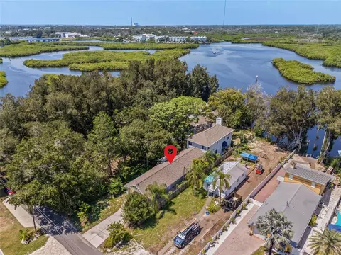 521 Midway Ln, Tarpon Springs, FL 34689