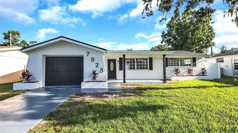 7925 Foxwood Dr, New Port Richey, FL 34653