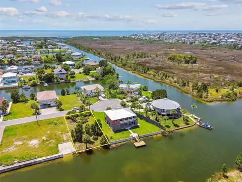 3410 Fernleaf Dr, Hernando Beach, FL 34607