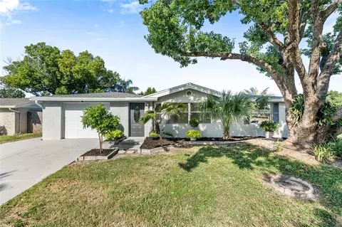 9201 Hunt Club Ln, Port Richey, FL 34668