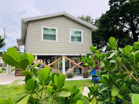 Exterior - 3480 Harbor Dr, Weeki Wachee, FL 34607 photo 3 of 10