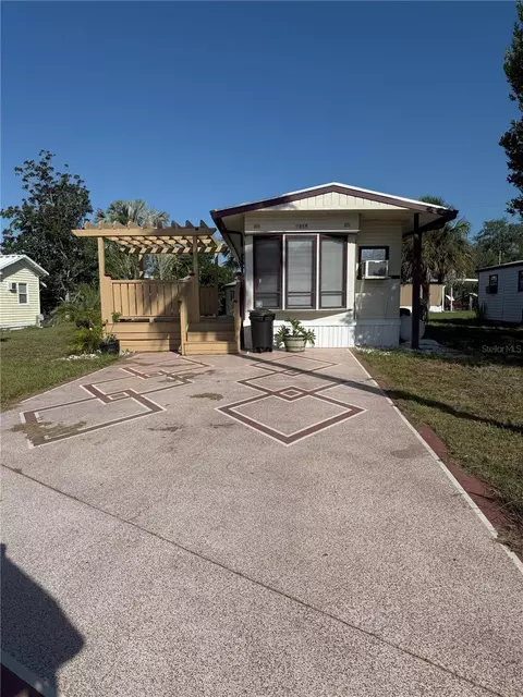 9315 Stingray Dr, Weeki Wachee, FL 34613