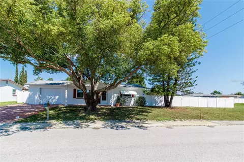 8105 Winthrop Dr, Port Richey, FL 34668