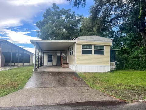 6341 Waterfront Ln, Zephyrhills, FL 33542