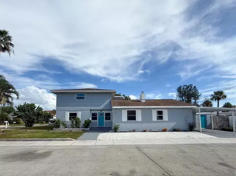 13290 3rd St E, Madeira Beach, FL 33708