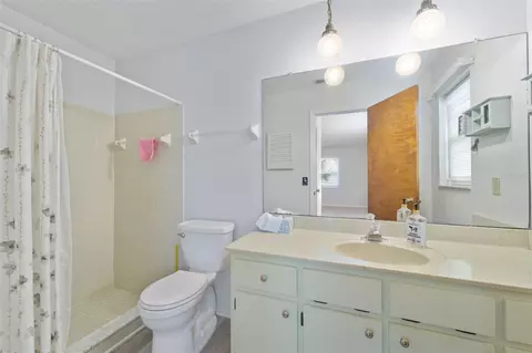 Bath - 12056 Cradock St, Spring Hill, FL 34608 photo 1 of 2