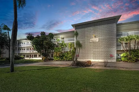 5155 9th Ave N #104, Saint Petersburg, FL 33710