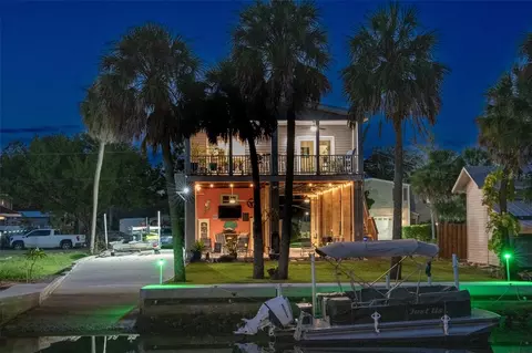 6140 Island Dr, Weeki Wachee, FL 34607
