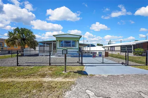 1841 Holiday Dr, Holiday, FL 34691