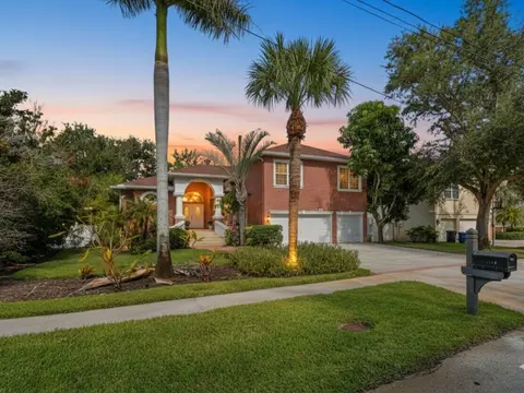 1218 Castle Ter, Tarpon Springs, FL 34689