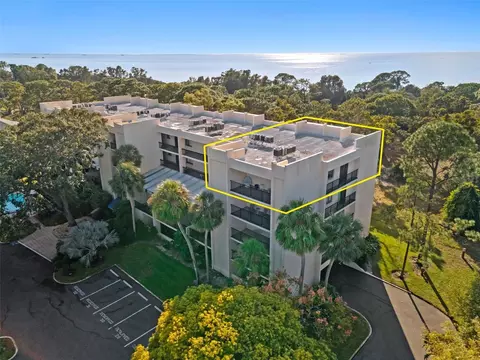 408 Tarpon Pt, Tarpon Springs, FL 34689