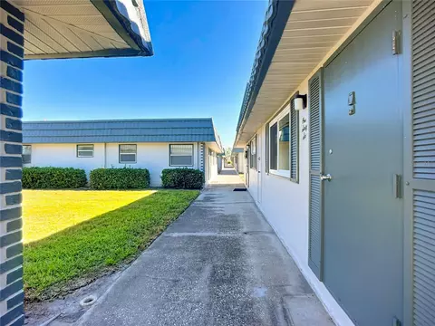 1811 Bedford Ln #166, Sun City Center, FL 33573