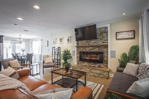 Living - 2614 Fairview Ave, Seffner, FL 33584 photo 4 of 7