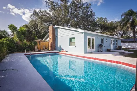 Exterior - 2614 Fairview Ave, Seffner, FL 33584 photo 5 of 8