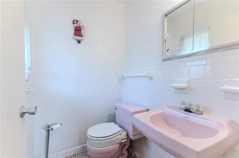 Bath - 6352 Spring Hill Dr, Spring Hill, FL 34606 photo 2 of 3