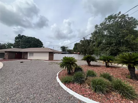 8123 River Country Dr, Weeki Wachee, FL 34607