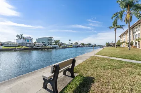 4452 Garnet Dr #202, New Port Richey, FL 34652