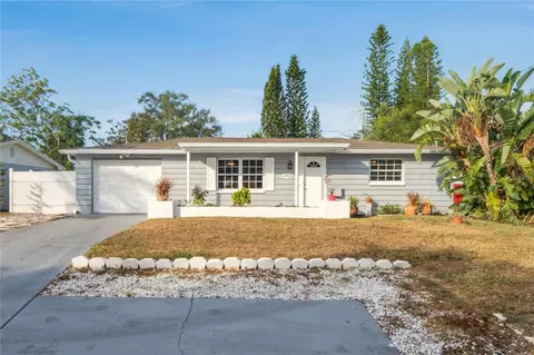 3701 Devonshire Dr, Holiday, FL 34691
