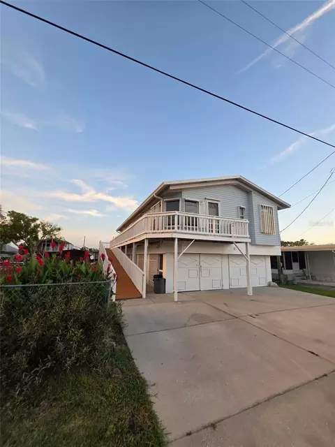 6814 Gull Ln, Hudson, FL 34667