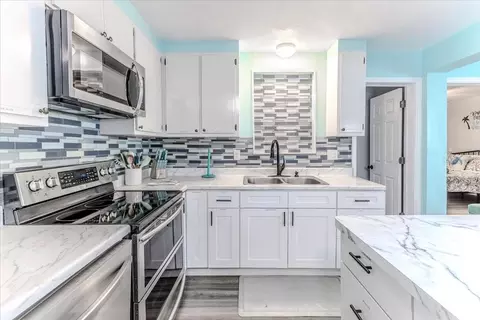 Kitchen - 5261 Circle Dr, Weeki Wachee, FL 34607 photo 6 of 6