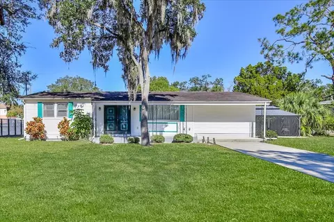 Exterior - 5261 Circle Dr, Weeki Wachee, FL 34607 photo 2 of 5