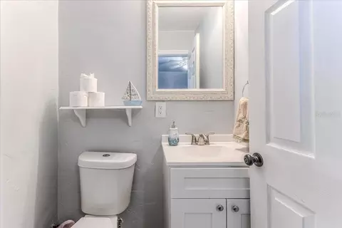 Bath - 5261 Circle Dr, Weeki Wachee, FL 34607 photo 5 of 5