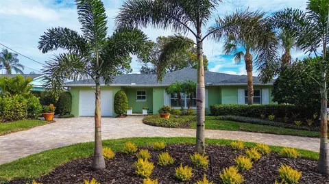 718 Bayshore Dr, Tarpon Springs, FL 34689