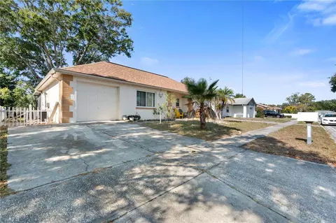 1305 Mandarin Dr, Holiday, FL 34691